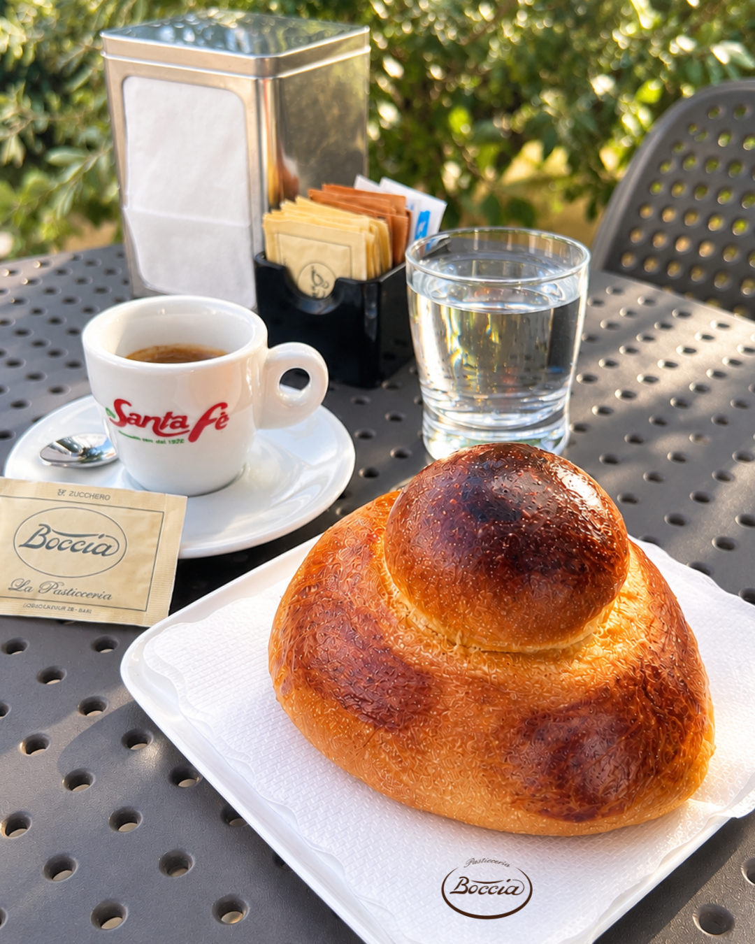 colazione da Boccia caffè cappuccino e cuoppo napoletano